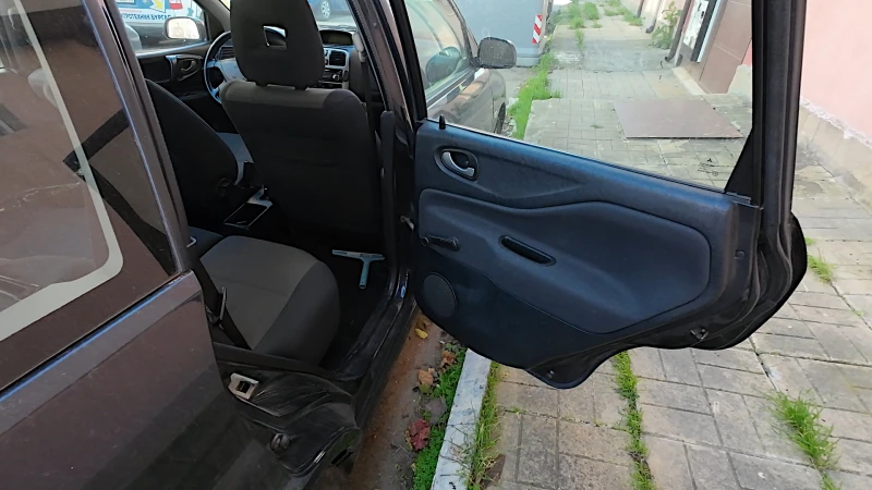 Mitsubishi Space star, снимка 7 - Автомобили и джипове - 52505692