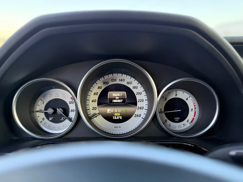 Mercedes-Benz E 220 CDI* 2014г* 180.000КМ* Автоматик* Теглич* , снимка 9 - Автомобили и джипове - 53115567