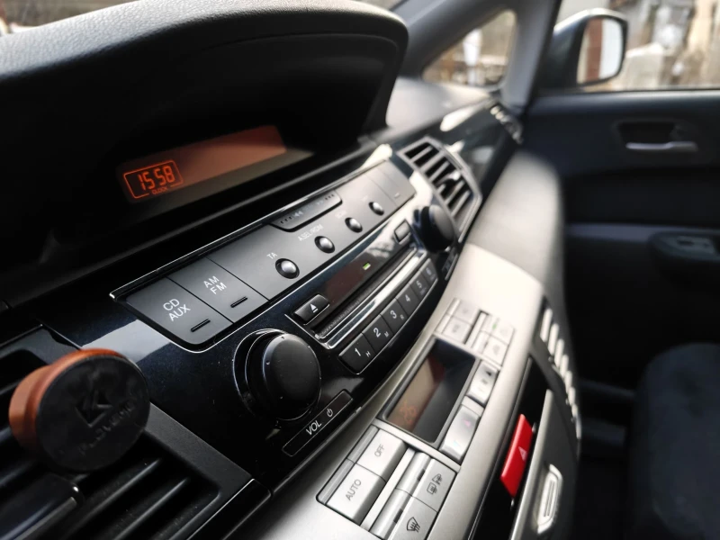 Honda Fr-v, снимка 14 - Автомобили и джипове - 53208842