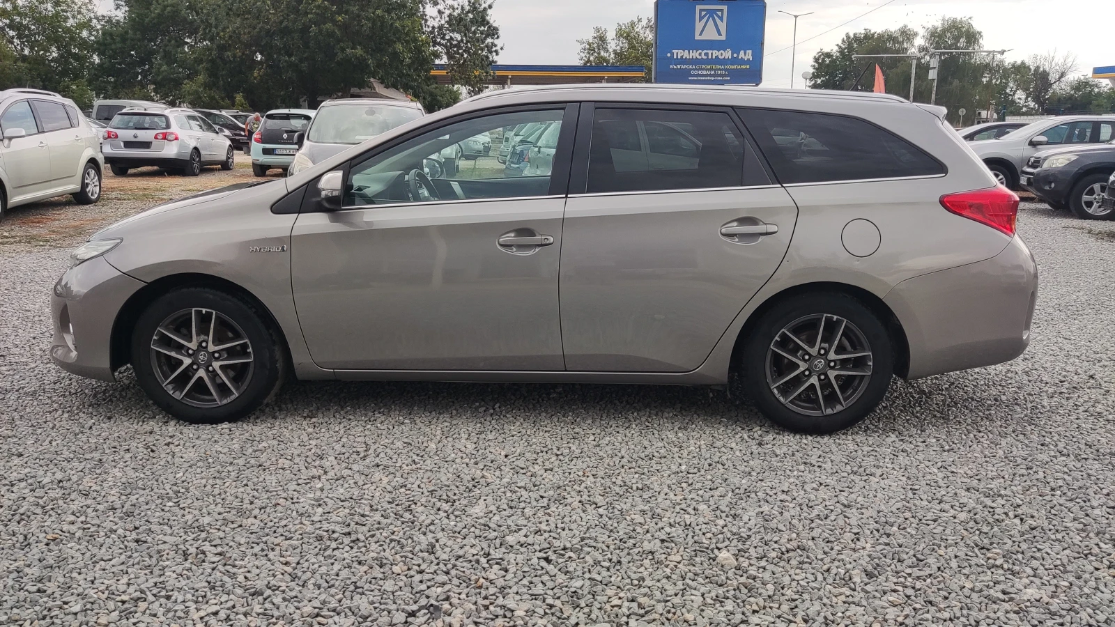 Toyota Auris 1.8 HYBRID - изображение 4