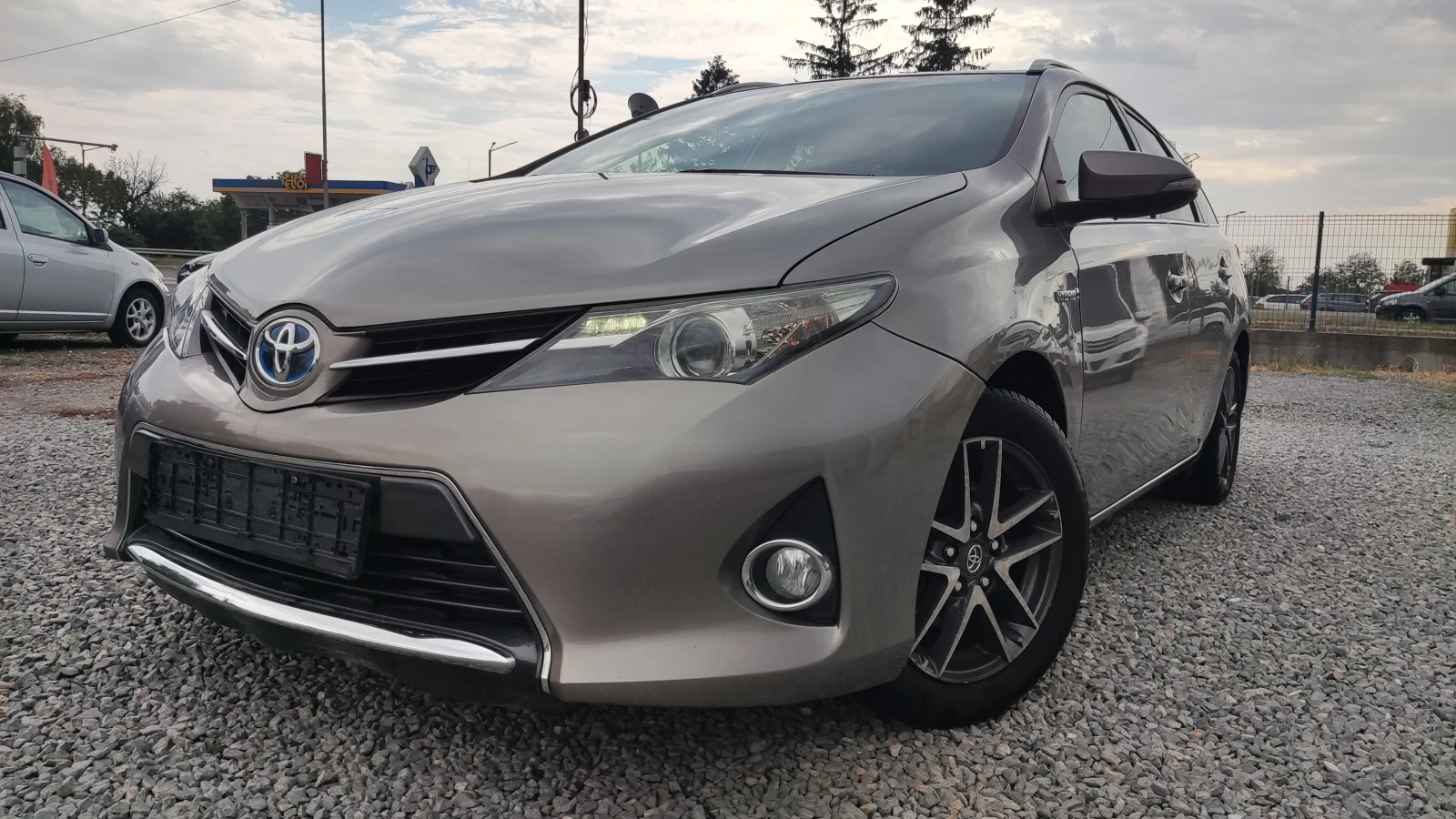 Toyota Auris 1.8 HYBRID - изображение 3