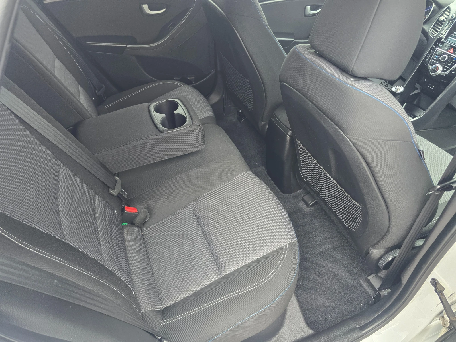 Hyundai I30 1.6-CRDI-EURO6W-PASSION - изображение 10