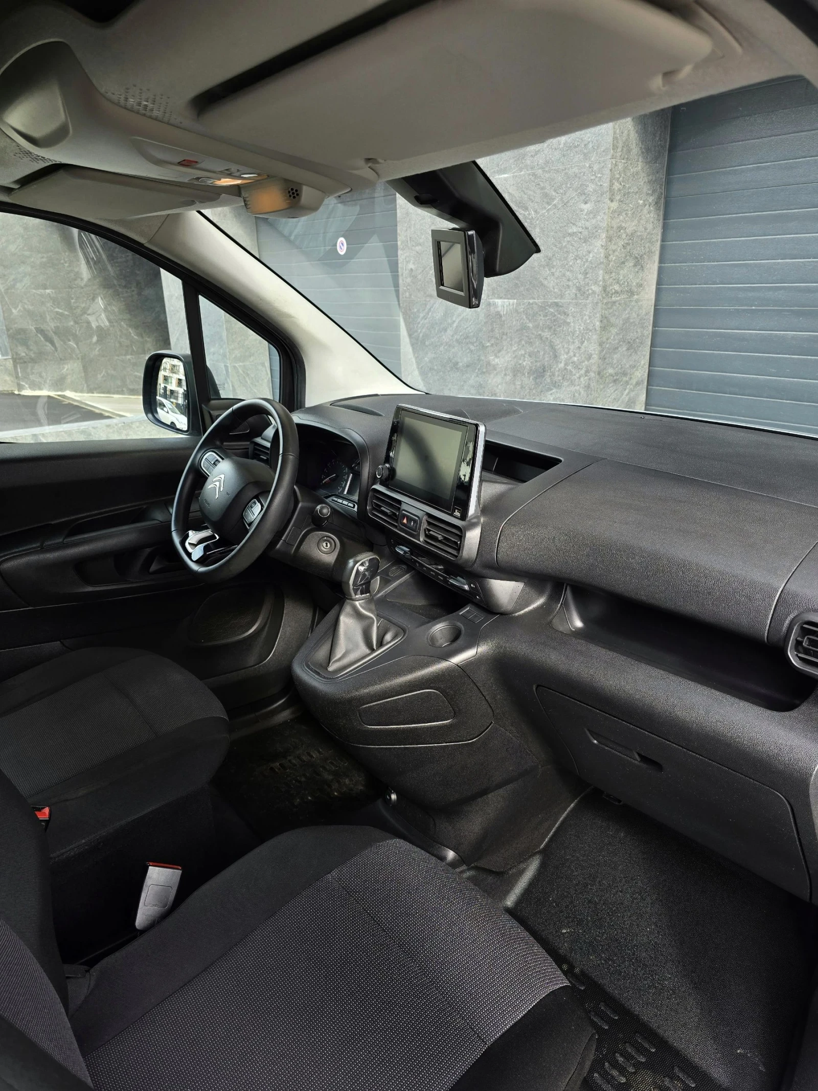 Citroen Berlingo 1.5 РЕГИСТРИРАН N1, снимка 13 - Автомобили и джипове - 54611521