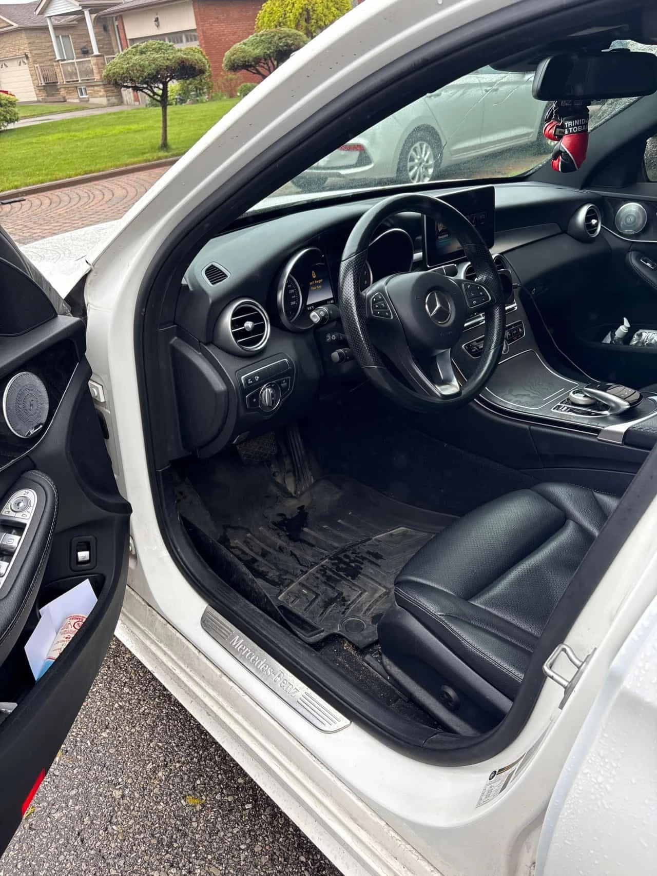 Mercedes-Benz C 300 4MATIC* DISTRONIC* BURMESTER* , снимка 5 - Автомобили и джипове - 54667881