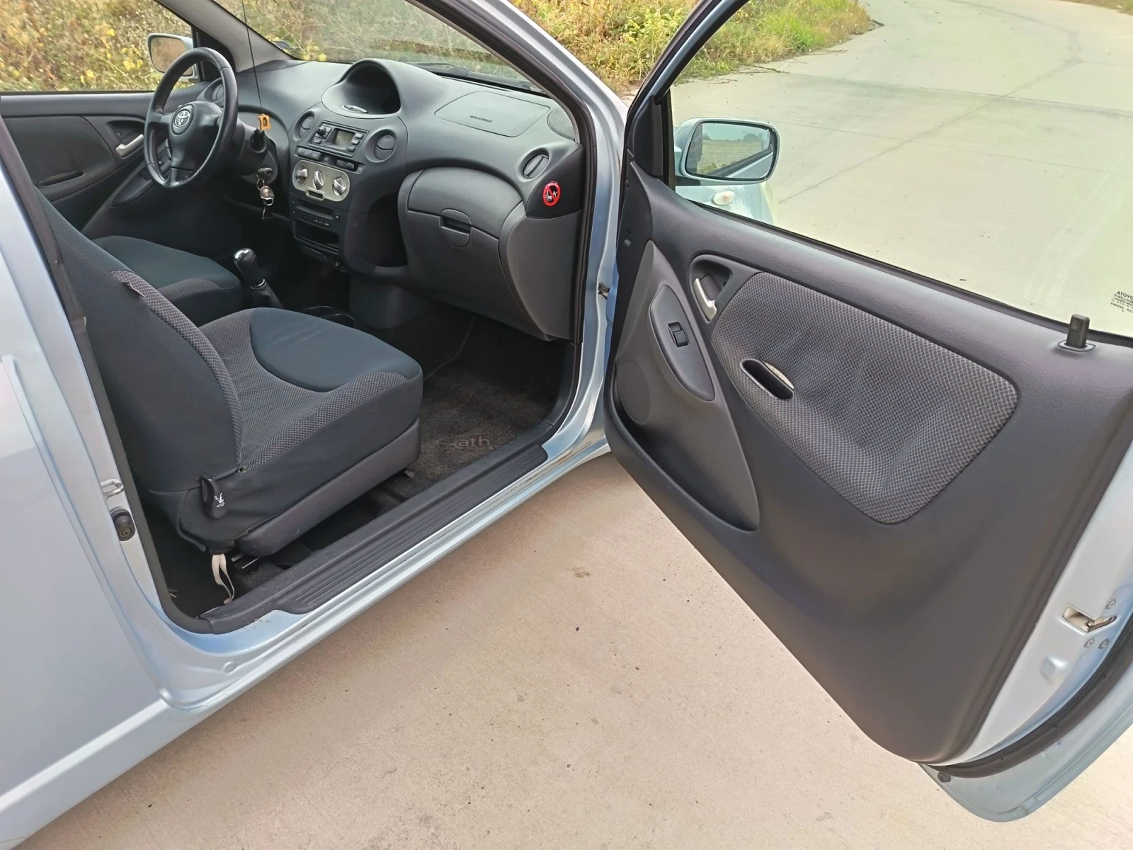 Toyota Yaris 1.0VVTI EURO4, снимка 11 - Автомобили и джипове - 56275159