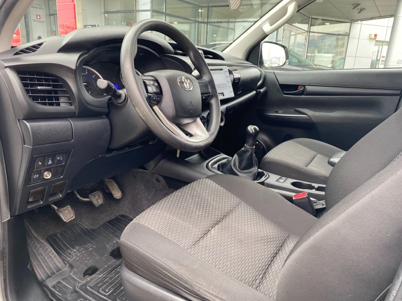 Toyota Hilux  2.4 D 6MT Comfort, снимка 11 - Автомобили и джипове - 48581814