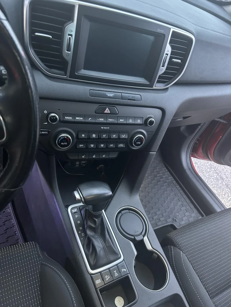 Kia Sportage, снимка 10 - Автомобили и джипове - 50640466
