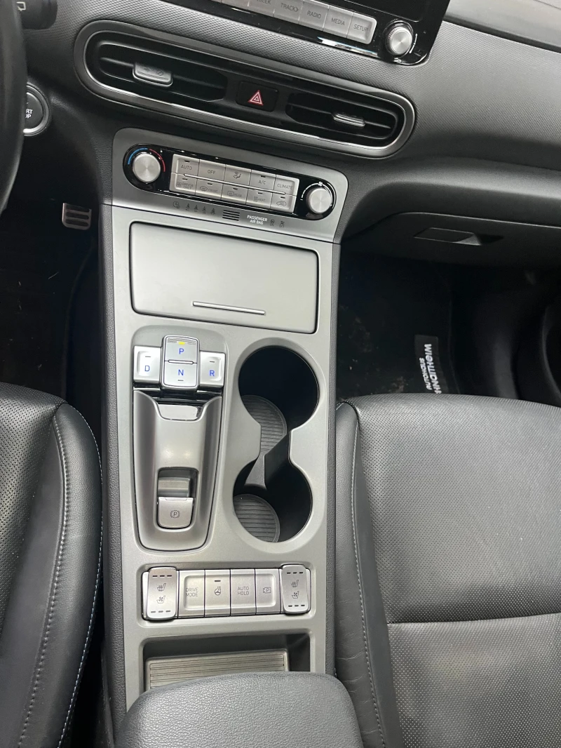 Hyundai Kona Premium 64 kW, кожен салон, панорамен покрив, снимка 14 - Автомобили и джипове - 52900910