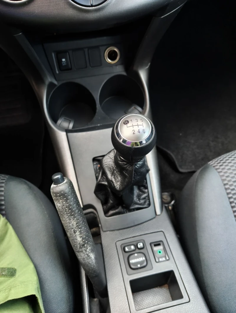 Toyota Rav4 2.2, снимка 14 - Автомобили и джипове - 52974653