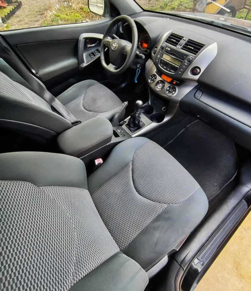 Toyota Rav4 2.2, снимка 9 - Автомобили и джипове - 52974653
