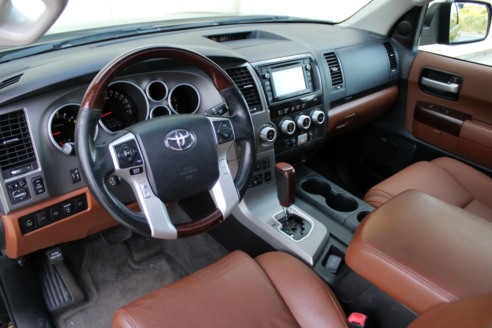 Toyota Sequoia Platinum  - изображение 8