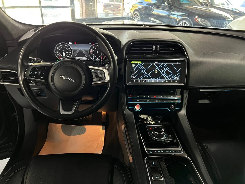 Jaguar F-PACE PRESTIGE * CARFAX * АвтоКредит * Цена до България* - изображение 6
