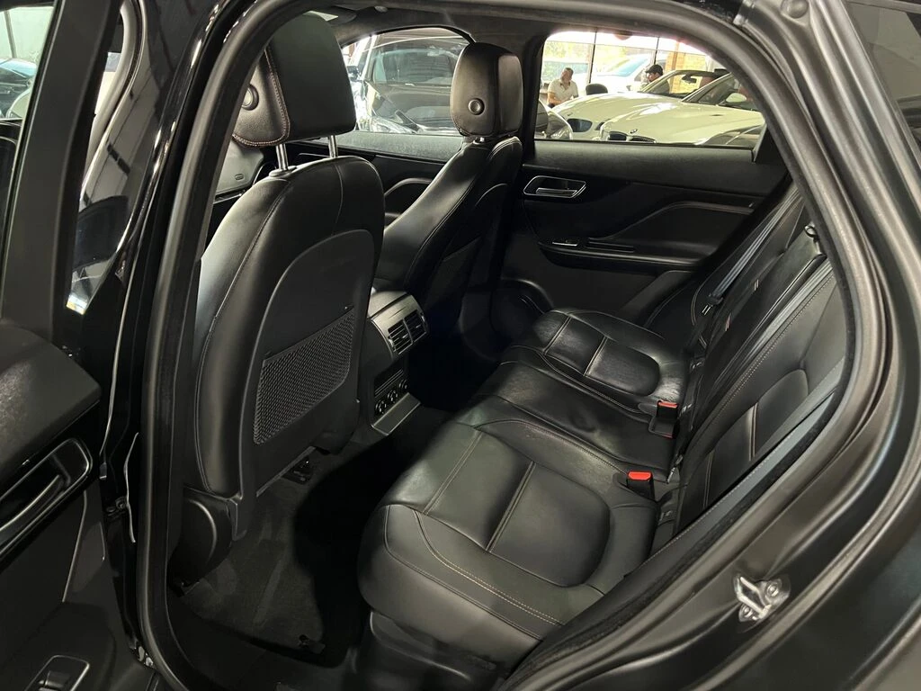 Jaguar F-PACE PRESTIGE * CARFAX * АвтоКредит * Цена до България* - изображение 8