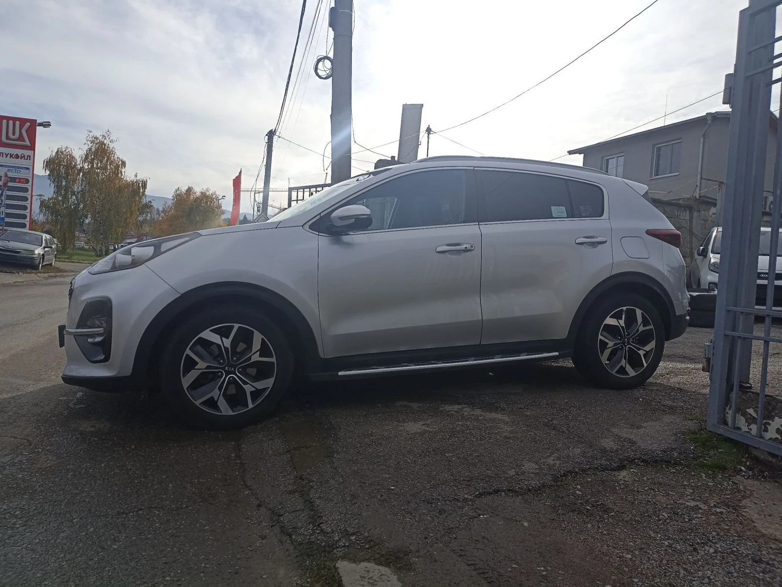 Kia Sportage 2.0 CRDI 4X4 Premium XS - изображение 3
