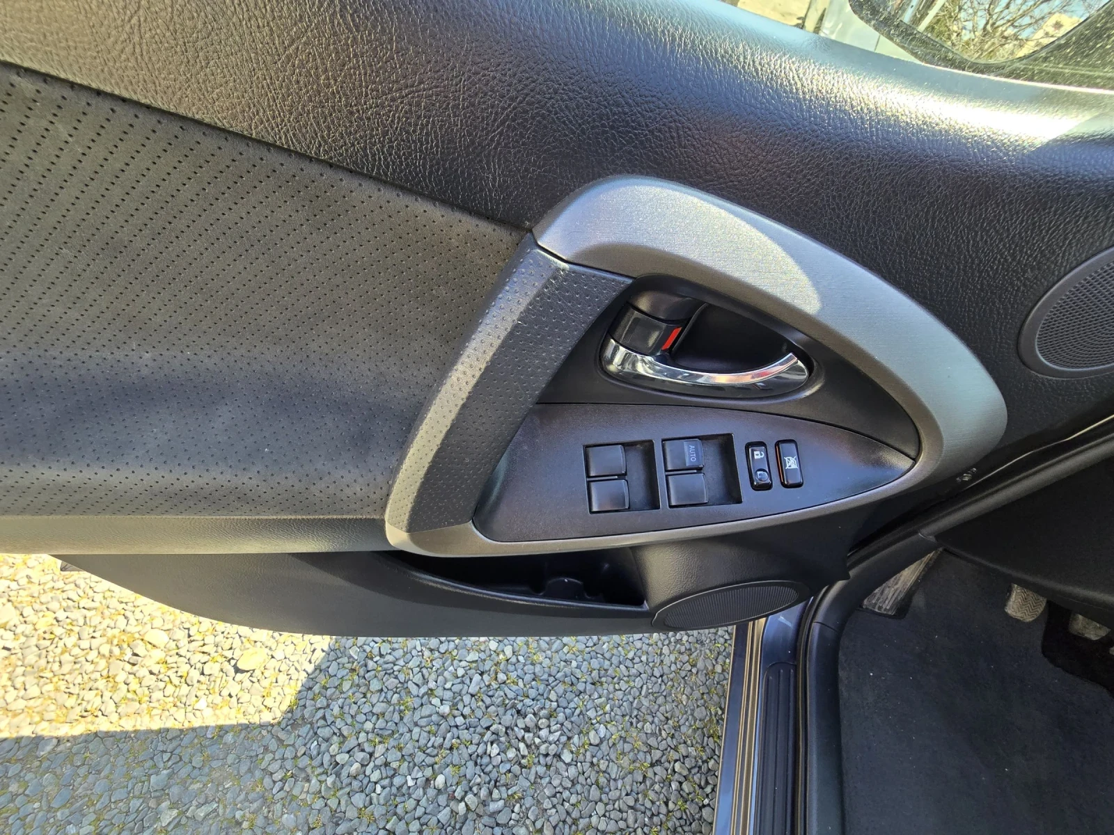 Toyota Rav4 D4D, снимка 10 - Автомобили и джипове - 53752588