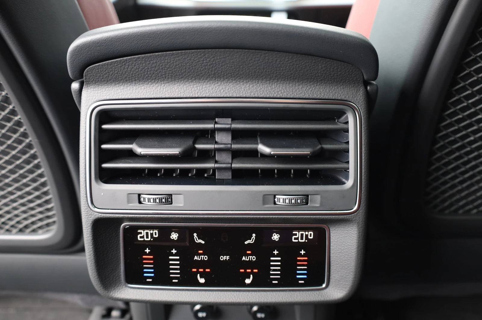 Audi SQ8 NEW* FACELIFT* RS* DIGITAL OLED LIGHT* B&O* PANO* , снимка 12 - Автомобили и джипове - 54341278