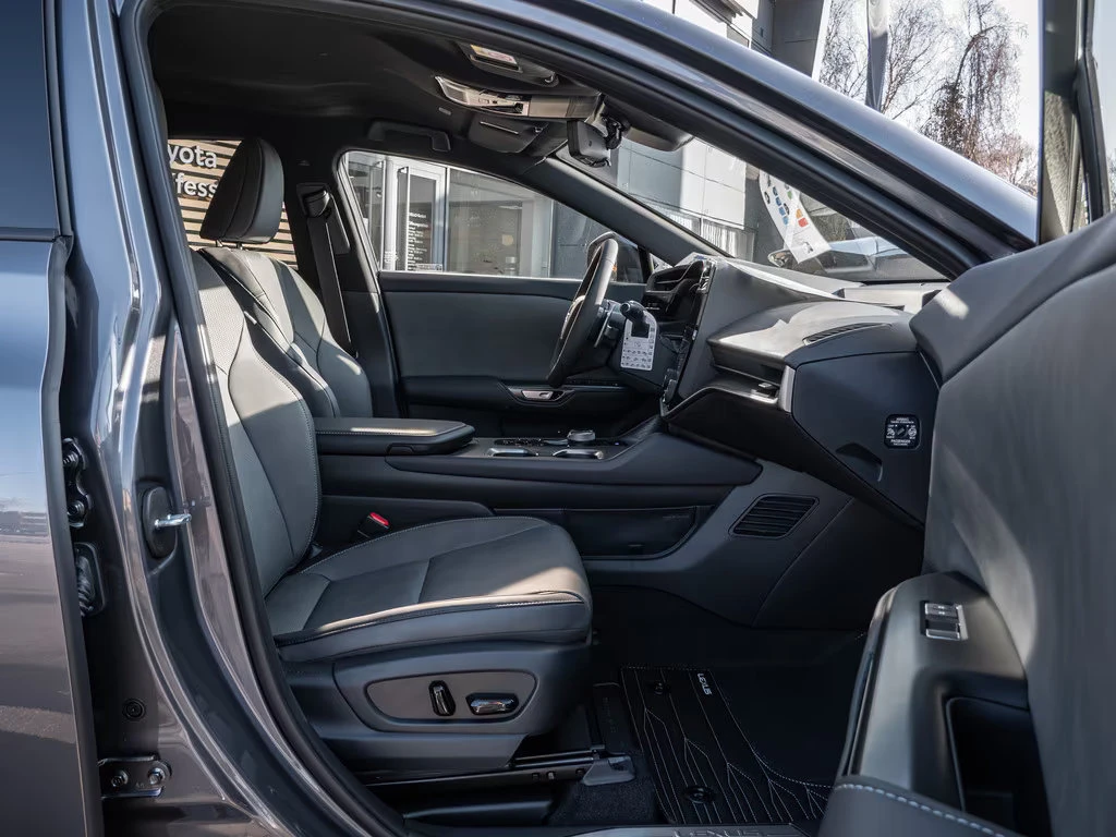 Lexus RX 500 e/НОВ!/381HP/EXECUTIVE/20/360/KLESS/DIGITAL/405z, снимка 12 - Автомобили и джипове - 54477613