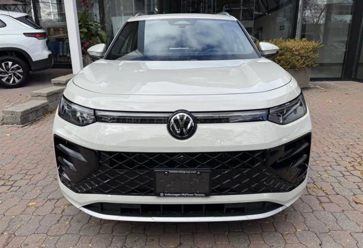 VW Tiguan HIGHLINE TURBO * R LINE * МАСАЖ * ОБДУХВАНЕ * НОВ 