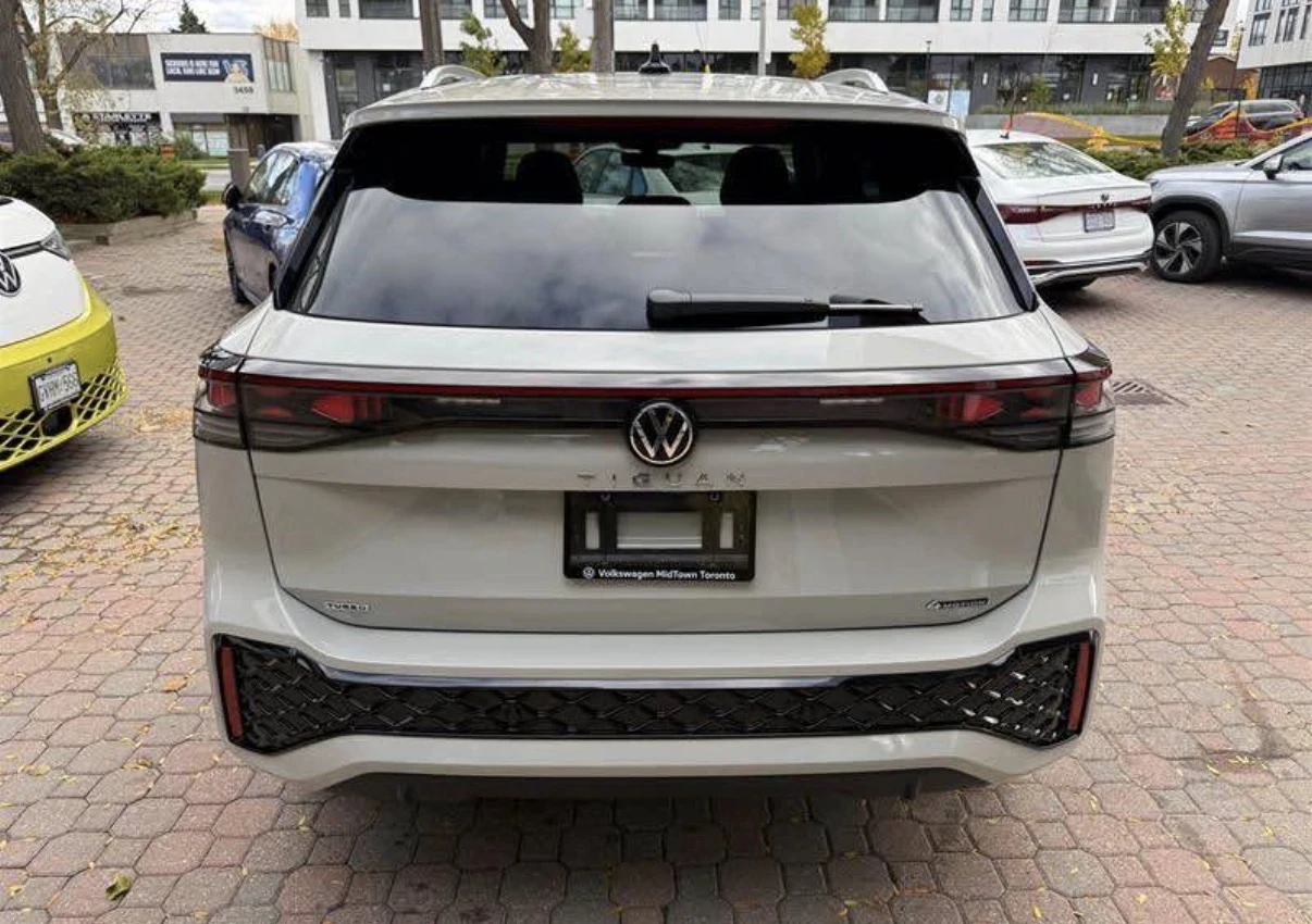 VW Tiguan HIGHLINE TURBO * R LINE * МАСАЖ * ОБДУХВАНЕ * НОВ , снимка 3 - Автомобили и джипове - 54670907