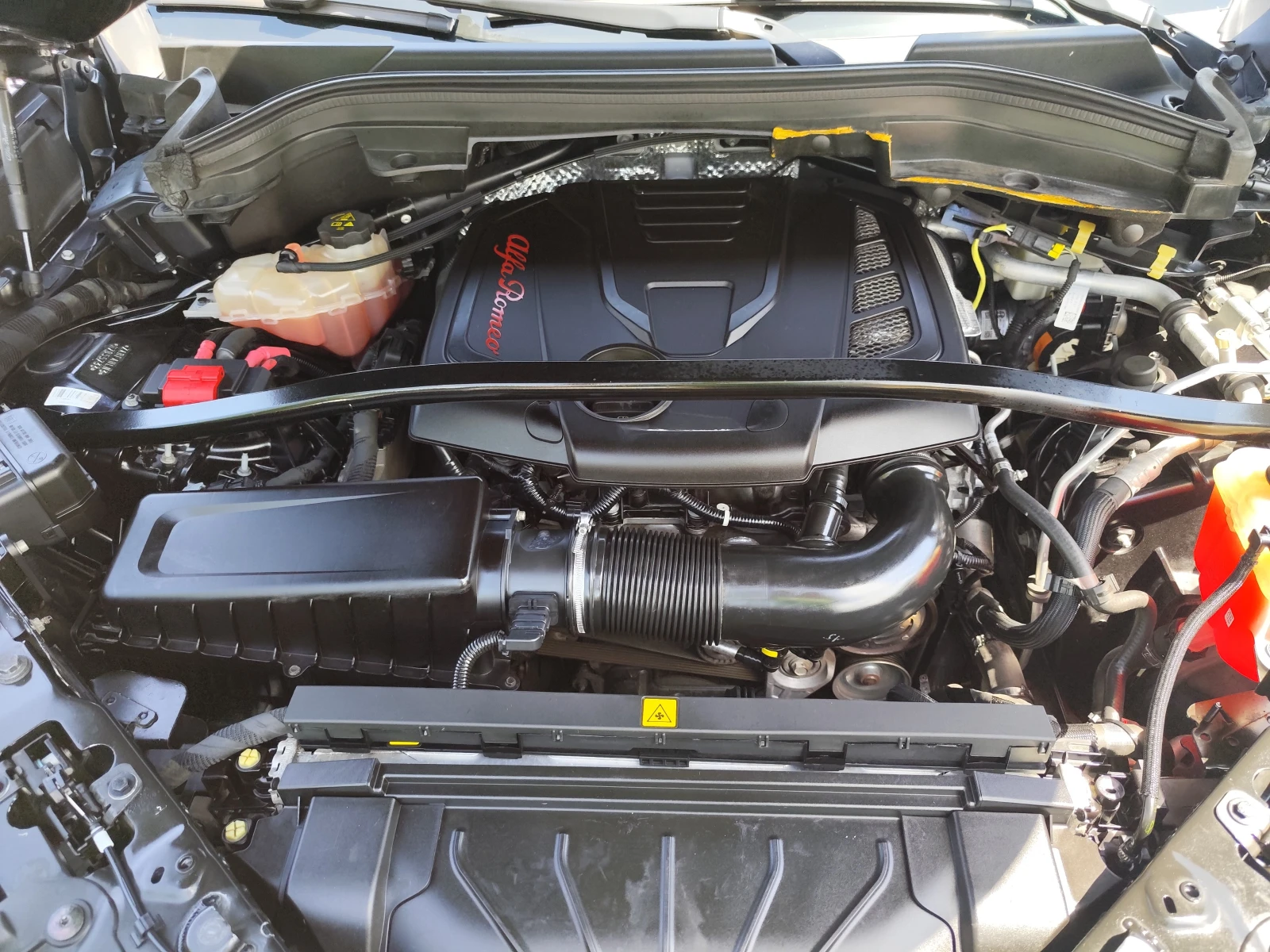 Alfa Romeo Stelvio 2.0i* TURBO* Q4* 4X4* АВТОМАТИК* LED* ЕURO6B* , снимка 16 - Автомобили и джипове - 54699520