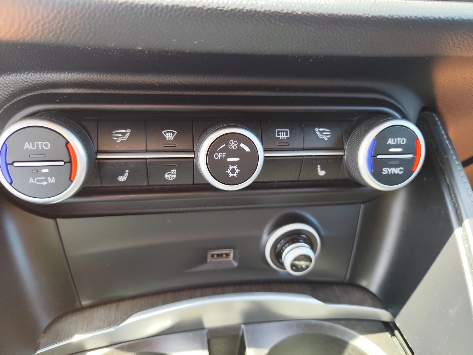 Alfa Romeo Stelvio 2.0i* TURBO* Q4* 4X4* АВТОМАТИК* LED* ЕURO6B* , снимка 11 - Автомобили и джипове - 54699520