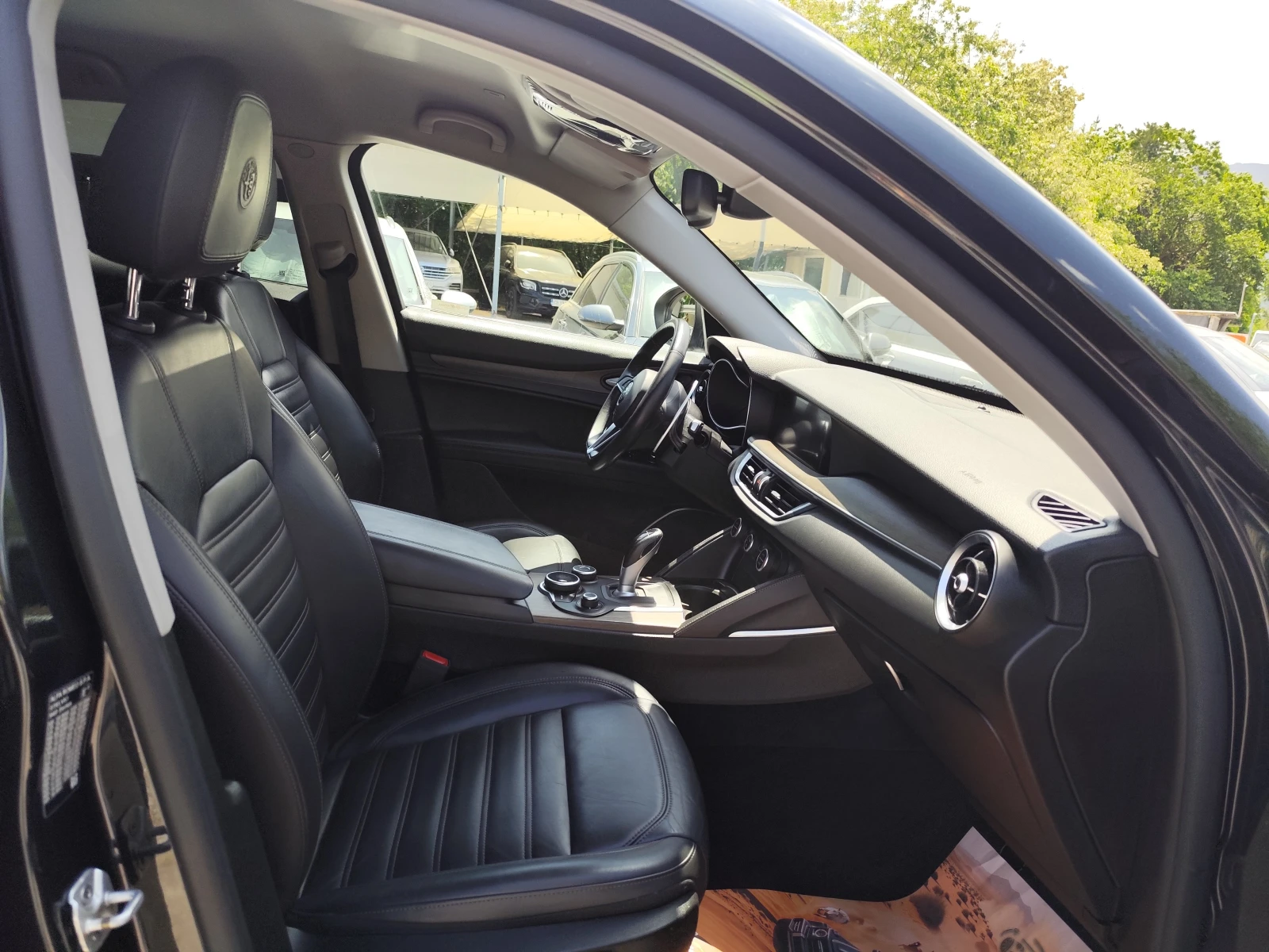Alfa Romeo Stelvio 2.0i* TURBO* Q4* 4X4* АВТОМАТИК* LED* ЕURO6B* , снимка 14 - Автомобили и джипове - 54699520