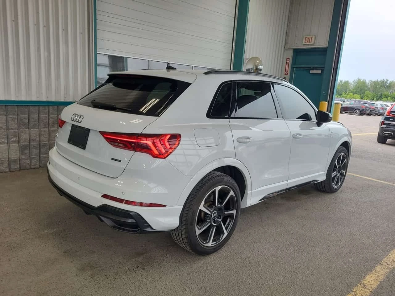 Audi Q3 TECHNIK| CARFAX | АВТОКРЕДИТ БЕЗ ПЪРВОНАЧАЛНА , снимка 3 - Автомобили и джипове - 55303938