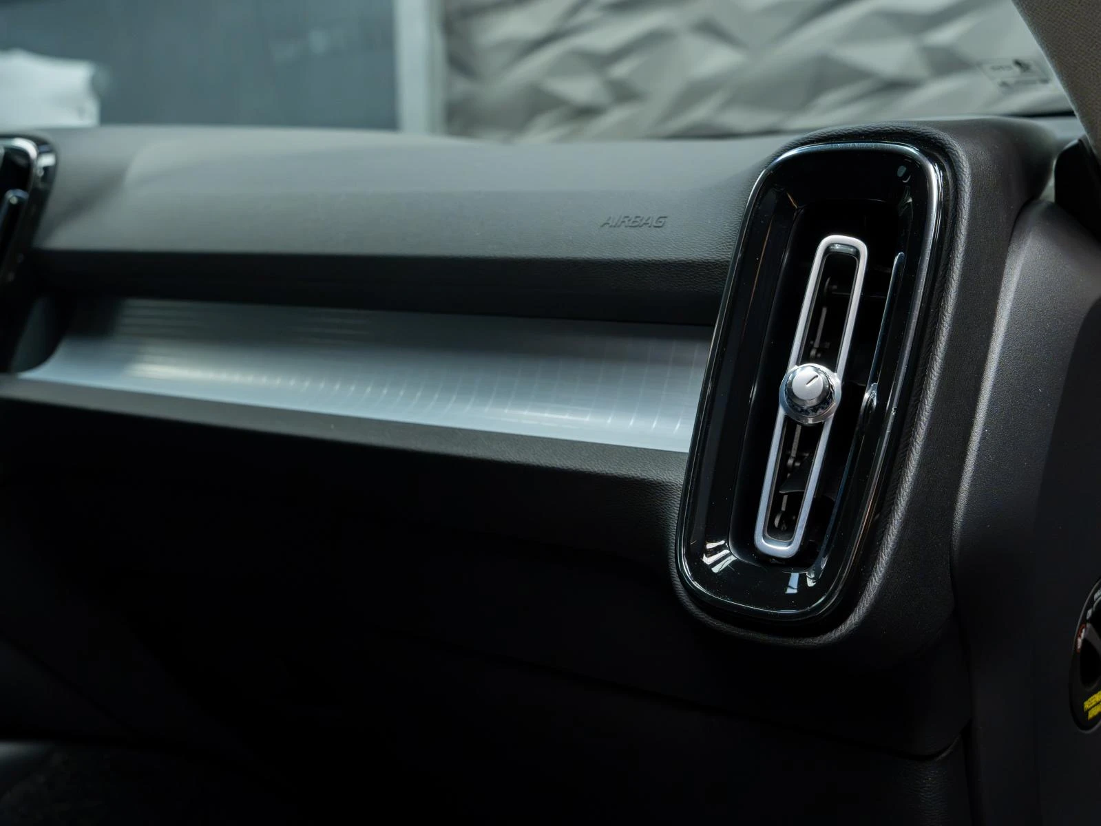 Volvo XC40 T5* RECHARGE* PHEV* R DesignCAM* , снимка 11 - Автомобили и джипове - 55615797