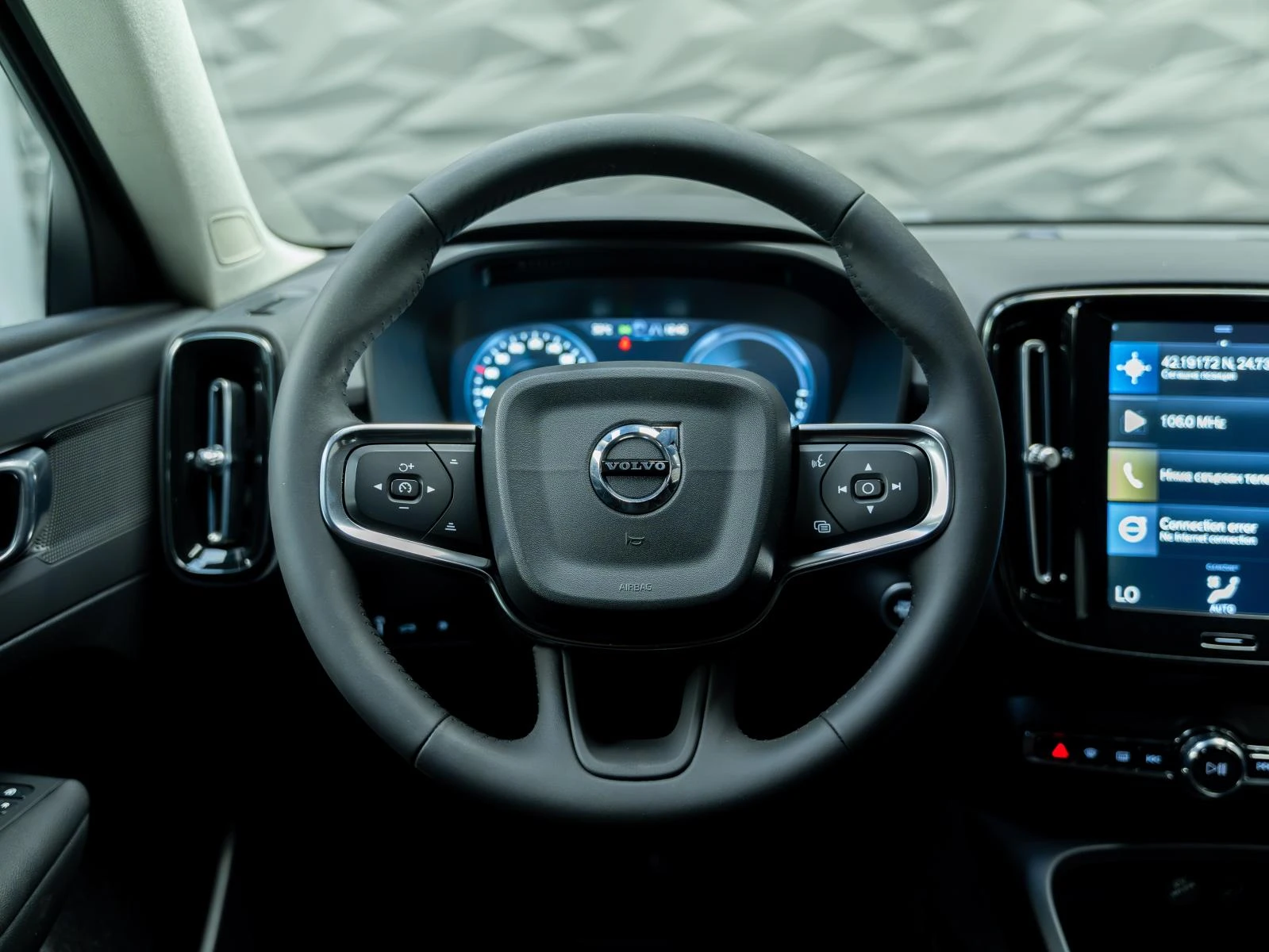 Volvo XC40 T5* RECHARGE* PHEV* R DesignCAM* , снимка 13 - Автомобили и джипове - 55615797