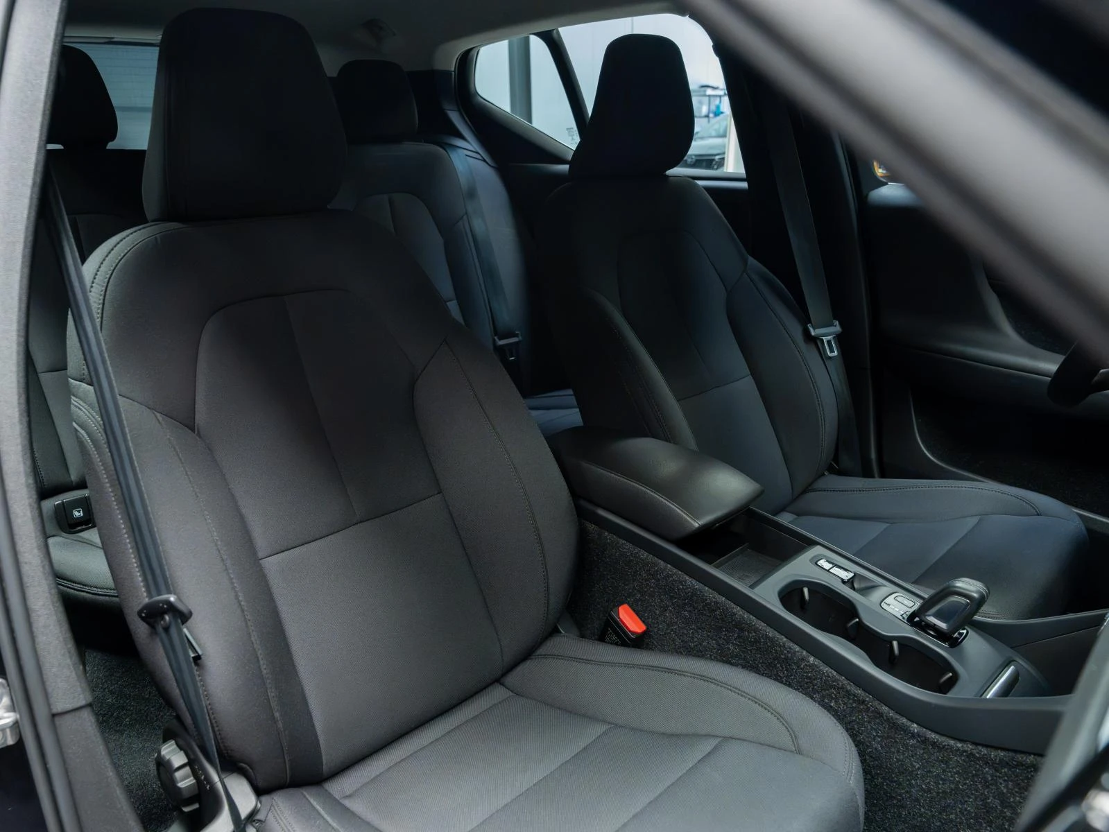 Volvo XC40 T5* RECHARGE* PHEV* R DesignCAM* , снимка 9 - Автомобили и джипове - 55615797