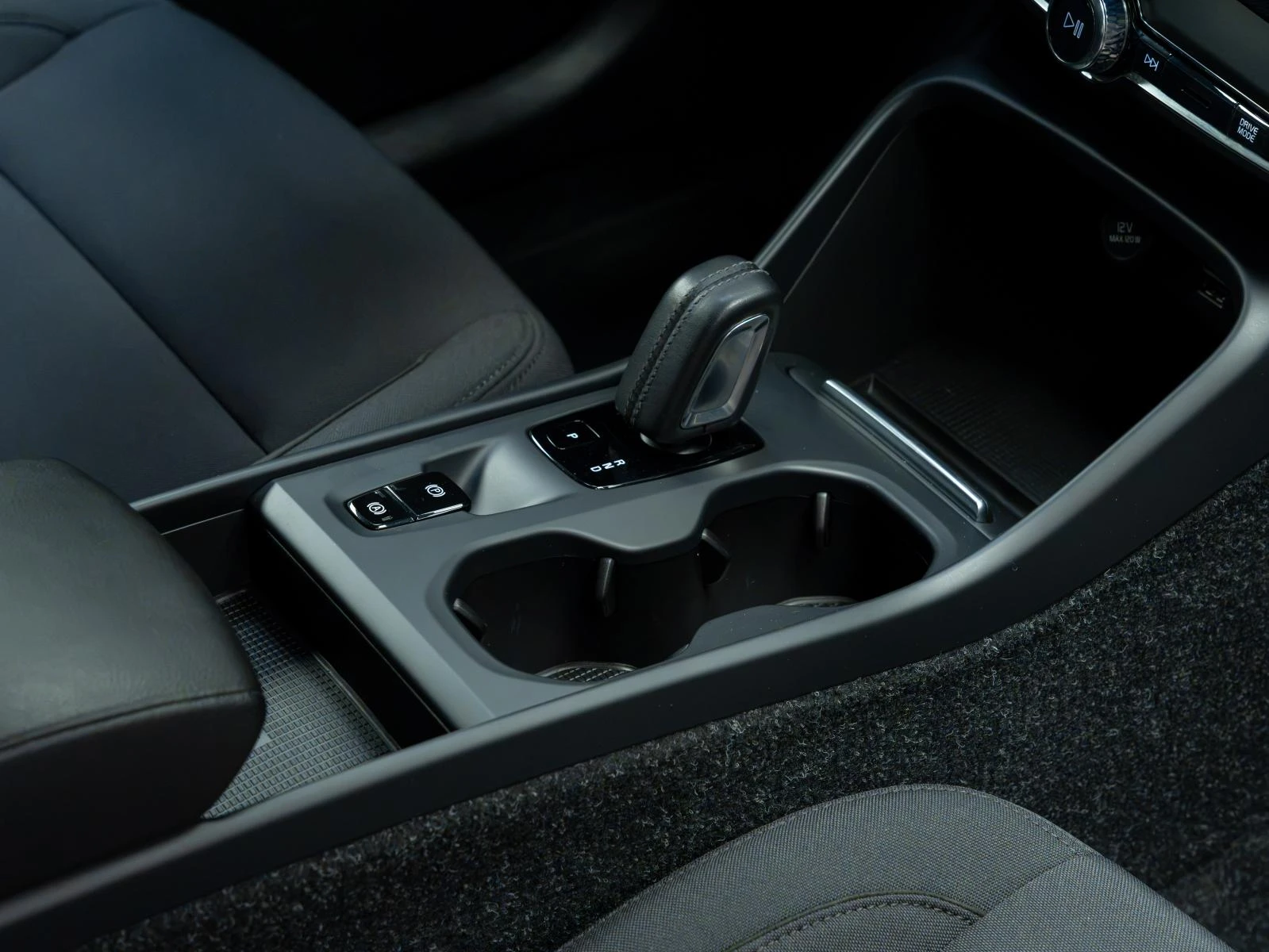 Volvo XC40 T5* RECHARGE* PHEV* R DesignCAM* , снимка 10 - Автомобили и джипове - 55615797