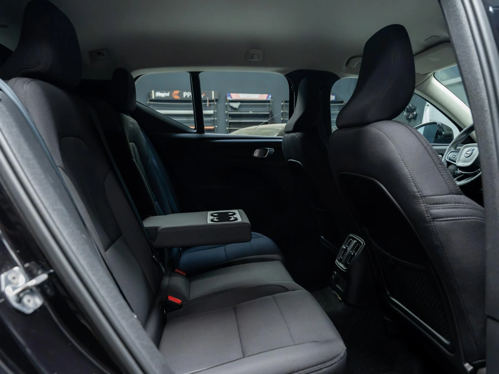 Volvo XC40 T5* RECHARGE* PHEV* R DesignCAM* , снимка 8 - Автомобили и джипове - 55615797