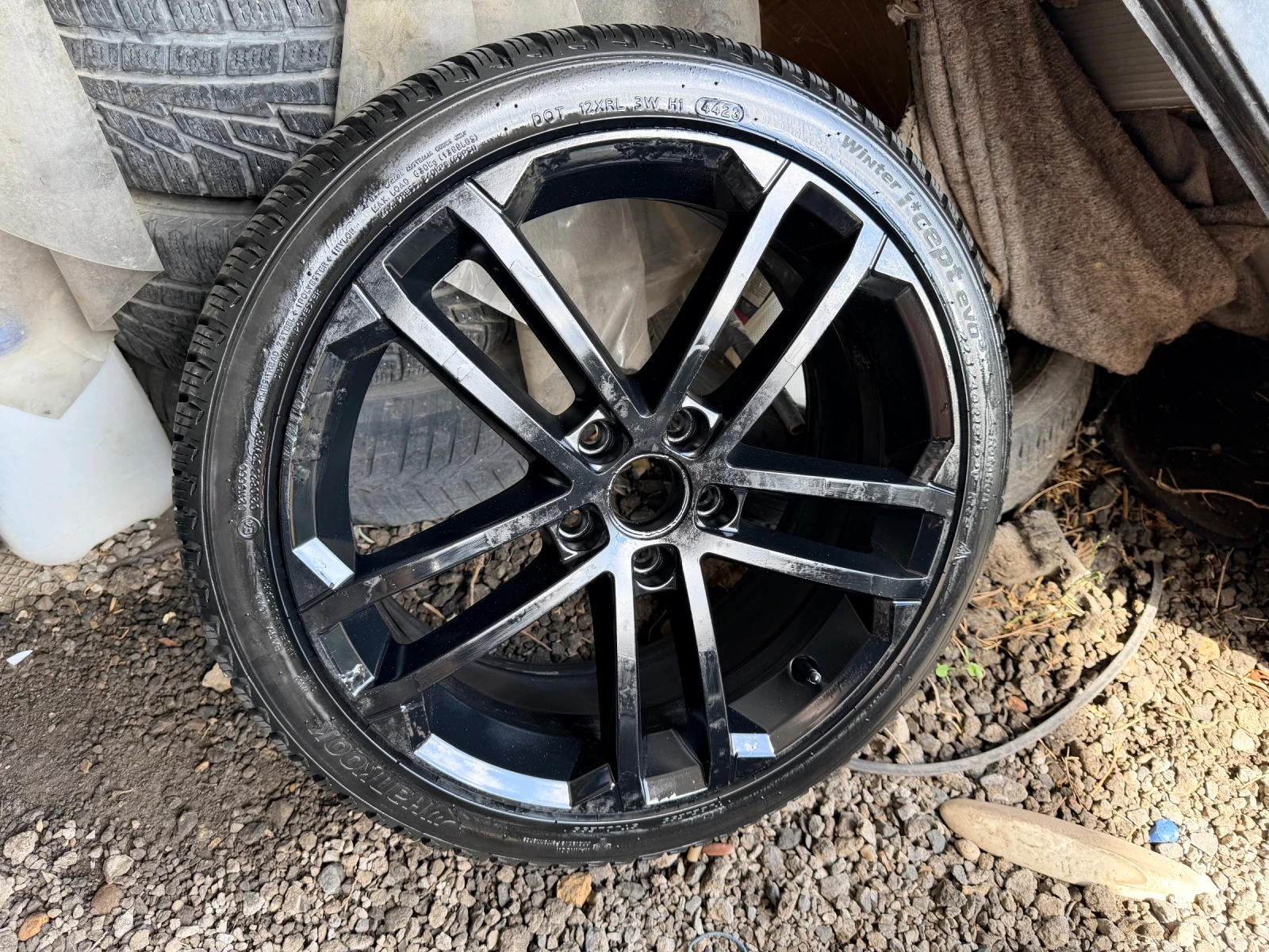 Гуми с джанти Hankook 225/40R18, снимка 3 - Гуми и джанти - 55143245