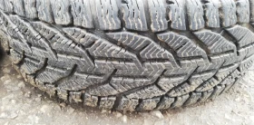Гуми Зимни 195/60R15, снимка 3 - Гуми и джанти - 52771153