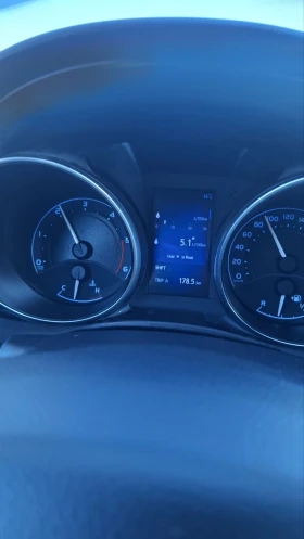 Toyota Auris, снимка 8