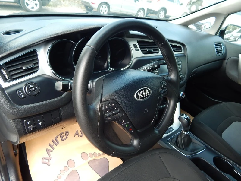 Kia Ceed 1.6i* ПЕРФЕКТНА* , снимка 12 - Автомобили и джипове - 42023725