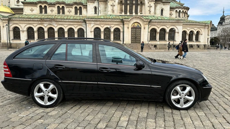 Mercedes-Benz C 220 Avantgarde, Без Ръжда, Много Екстри, снимка 3 - Автомобили и джипове - 47174237