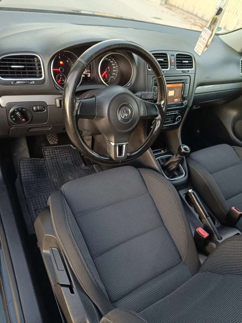 VW Golf 1.6, снимка 7 - Автомобили и джипове - 47887442