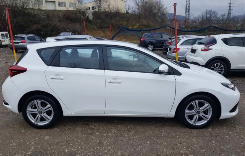 Toyota Auris 1.4 D-4D / ТОП, снимка 4 - Автомобили и джипове - 51628141