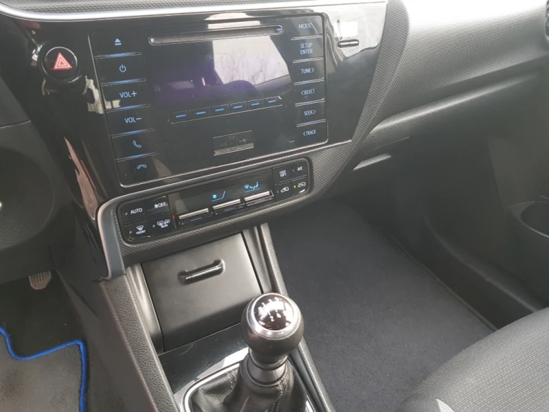 Toyota Auris 1.4 D-4D / ТОП, снимка 10 - Автомобили и джипове - 51628141