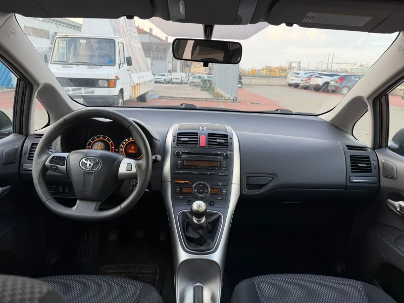 Toyota Auris 1, 4 Бензин 140 000км. Отлична!!!, снимка 4 - Автомобили и джипове - 53167676