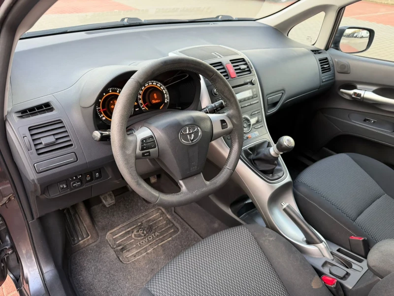 Toyota Auris 1, 4 Бензин 140 000км. Отлична!!!, снимка 5 - Автомобили и джипове - 53167676