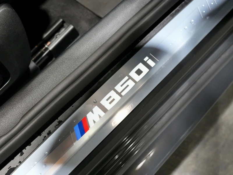 BMW 850 M850i xDrive С РЕГИСТРАЦИЯ & АВТОКРЕДИТ, снимка 14 - Автомобили и джипове - 53415984