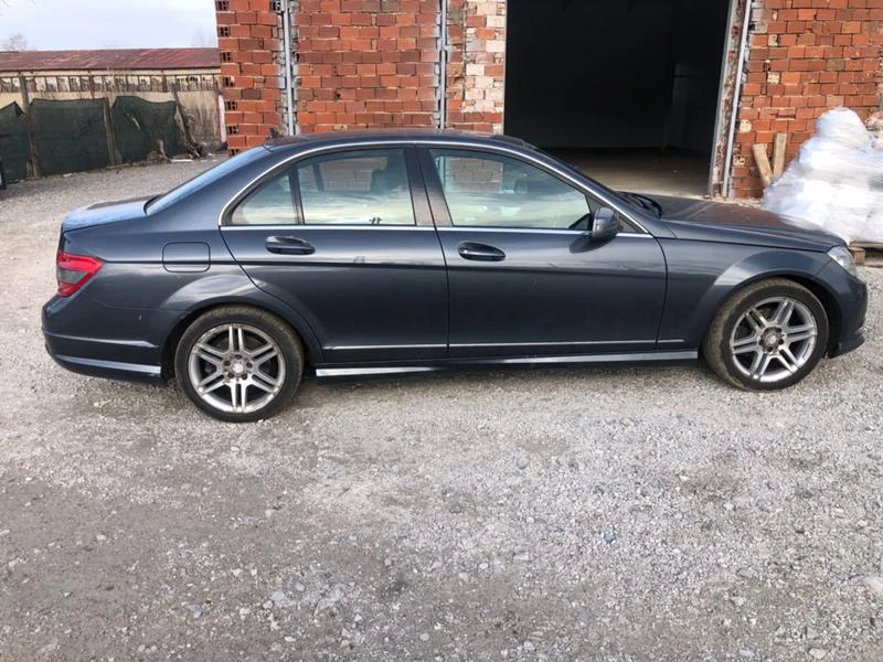 Mercedes-Benz C 220, снимка 2 - Автомобили и джипове - 46610616