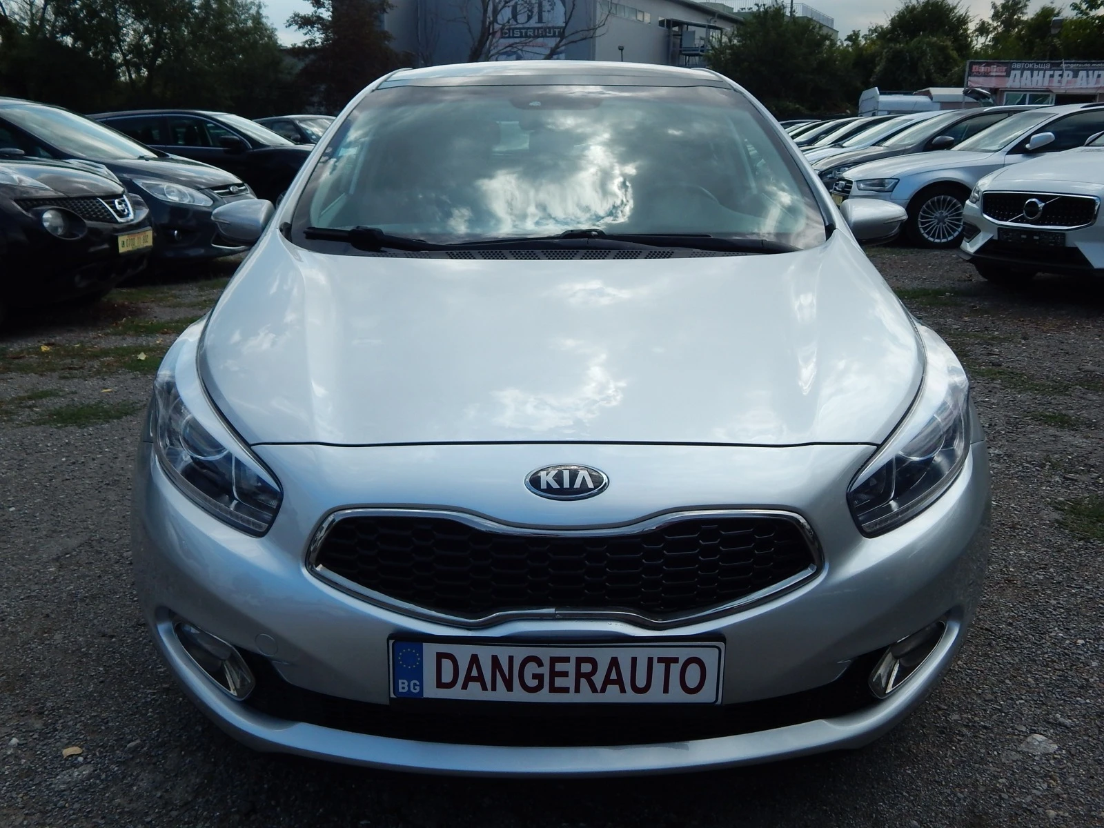 Kia Ceed 1.6i* ПЕРФЕКТНА*  - изображение 2