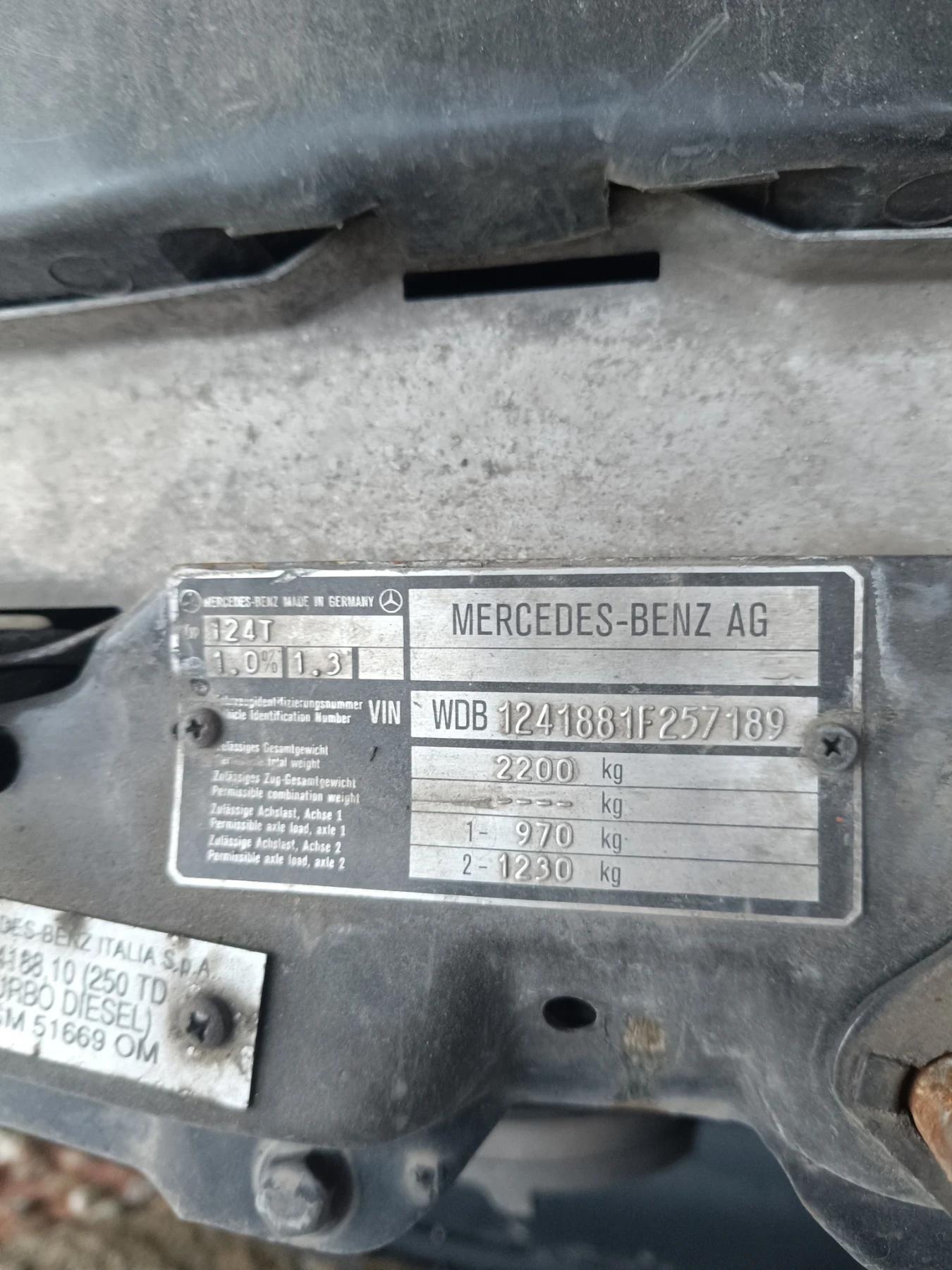 Mercedes-Benz 124  - изображение 10