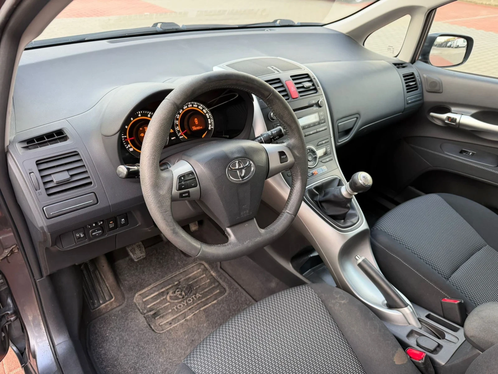 Toyota Auris 1, 3 Бензин 140 000км. Отлична!!! FACELIFT!!! - изображение 5