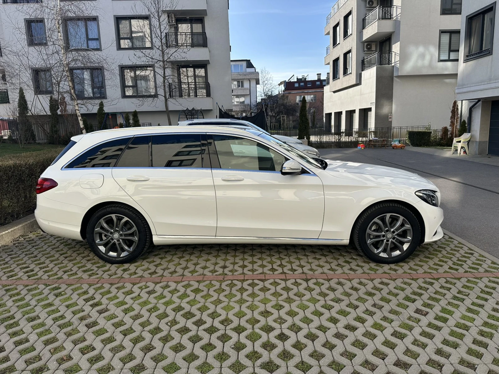 Mercedes-Benz C 250 4 MATIK, снимка 3 - Автомобили и джипове - 53770644