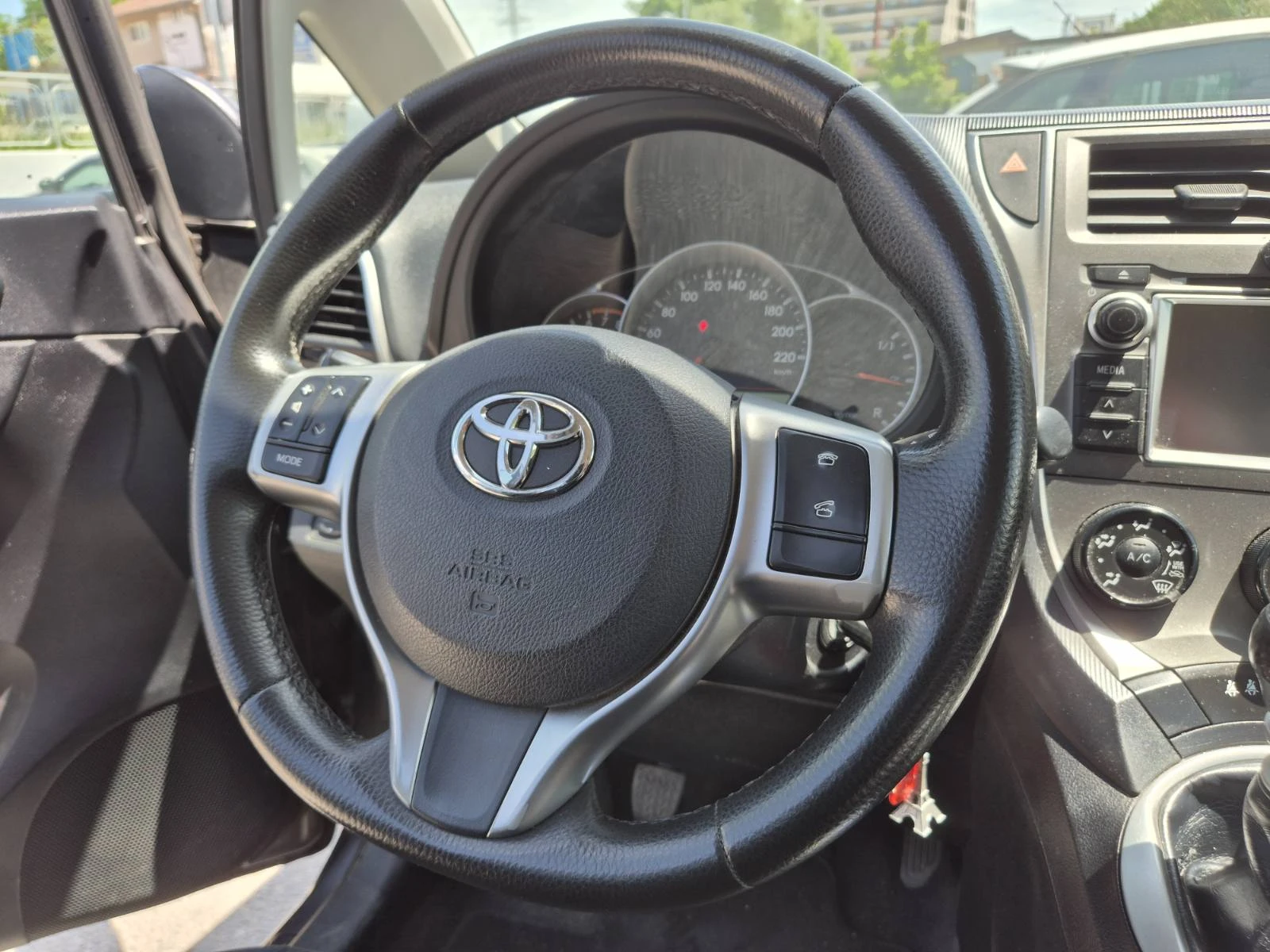 Toyota Verso S 1.3, снимка 7 - Автомобили и джипове - 54726755