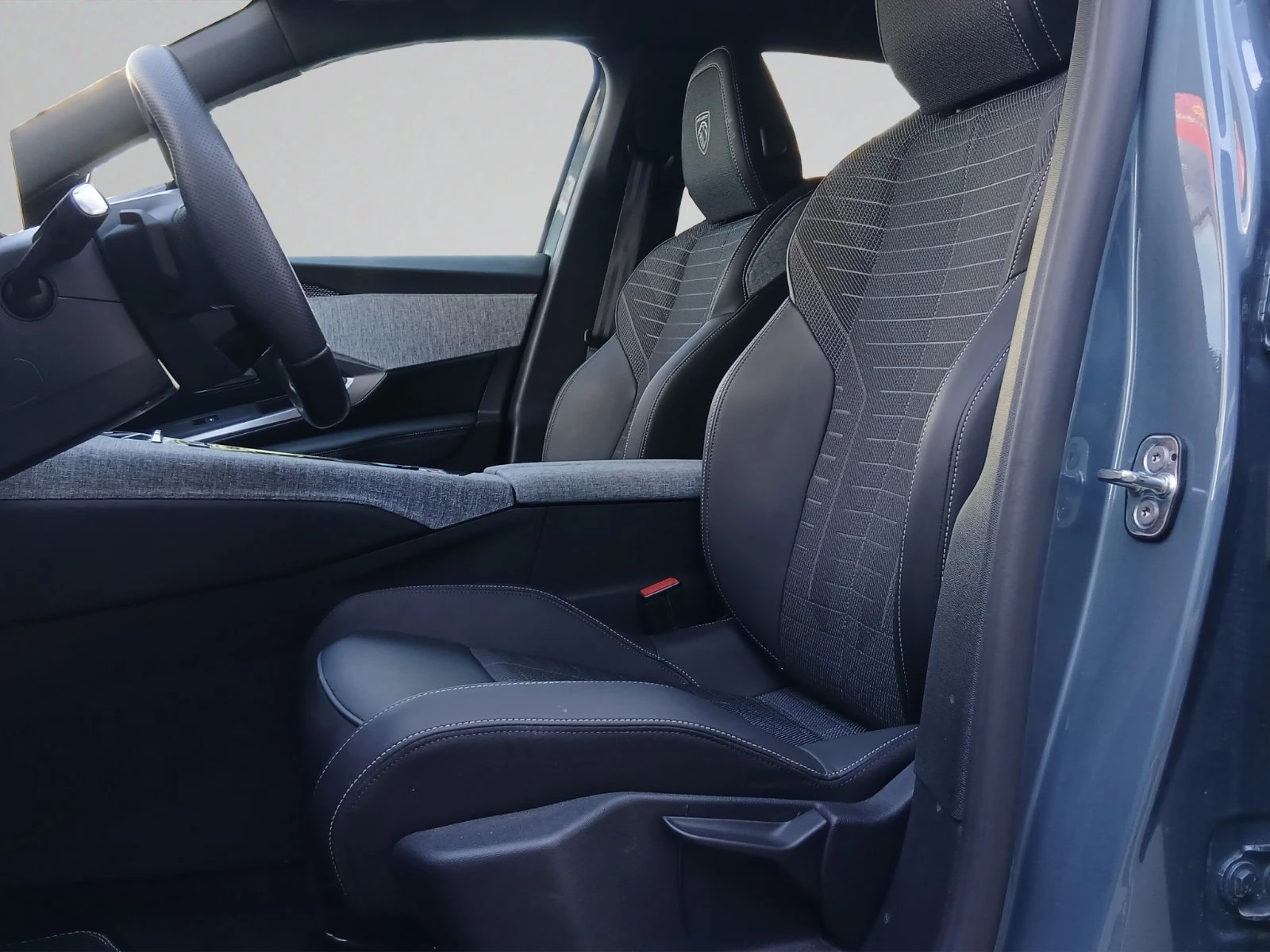 Peugeot 3008 3008 GT 1.2 PureTech 145 HYBRID 48V, снимка 9 - Автомобили и джипове - 54929887